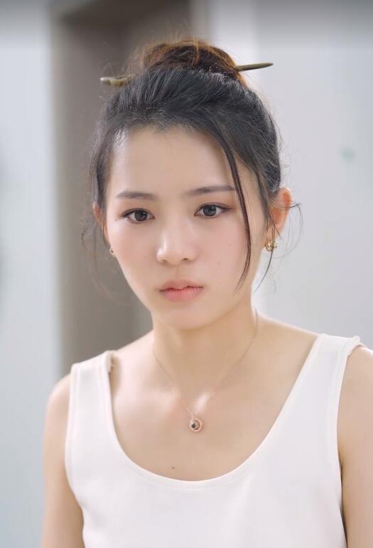 短剧《总裁夫人她能掐会算》高清夸克网盘资源免费观看  第1张