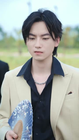 穿越，系统任务表白高武女帝（74集）穿越短剧