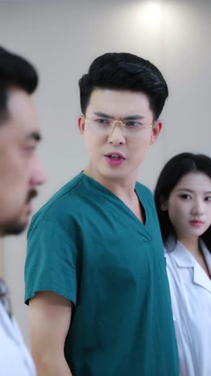 短剧我在生死边缘,看你拥她入怀全集免费在线观看 60集完整版 我在生死边缘,看你拥她入怀(60集)逆袭短剧