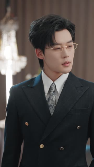 穷鬼闺蜜齐穿书，掀翻女主上主桌（81集）穿越短剧