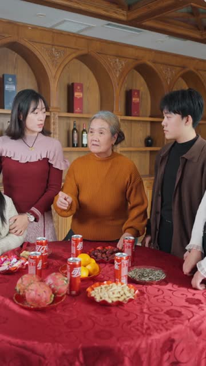 假日暖阳吻上糖（58集）甜宠短剧