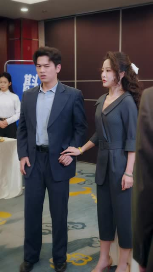 闪婚八零，我的会长夫人靠摆摊起家（60集）逆袭短剧